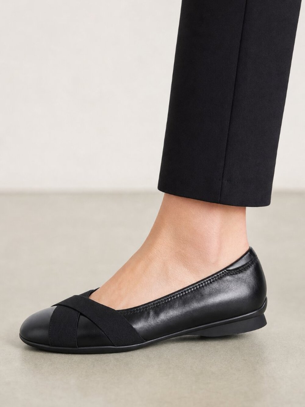 Clarks Jazmynn Gem Round Toe Flats Black Leather US Size 7